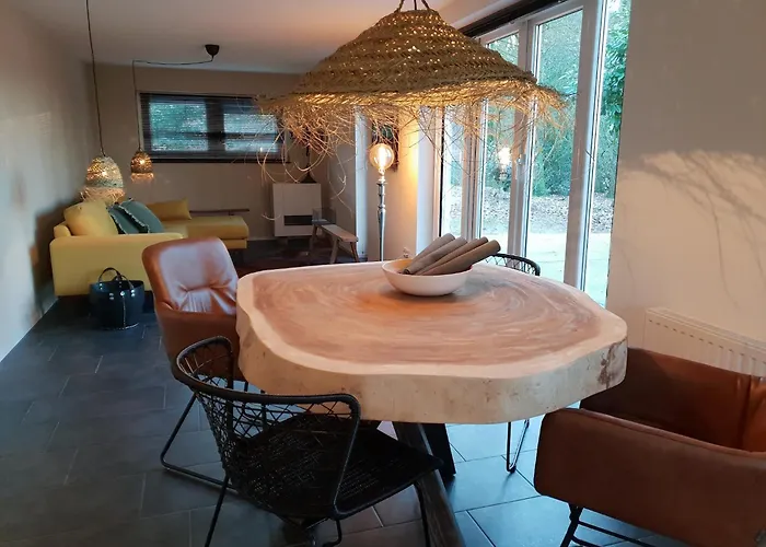 Cozy In Leenderbos With Hot Tub