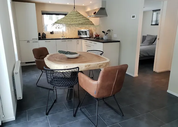 Cozy In Leenderbos With Hot Tub