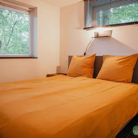 Cozy In Leenderbos With Hot Tub