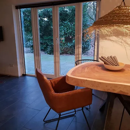 Cozy In Leenderbos With Hot Tub