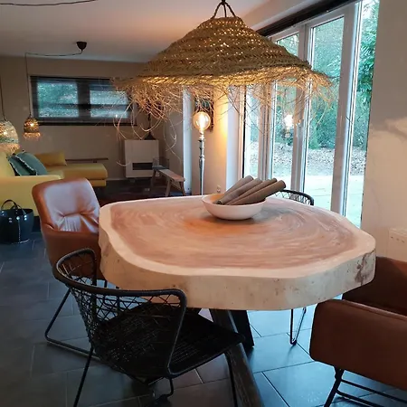 Cozy In Leenderbos With Hot Tub