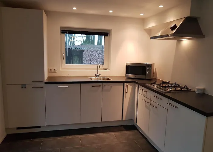 Cozy In Leenderbos With Hot Tub