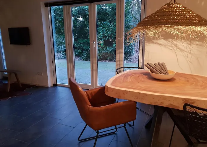 Cozy In Leenderbos With Hot Tub