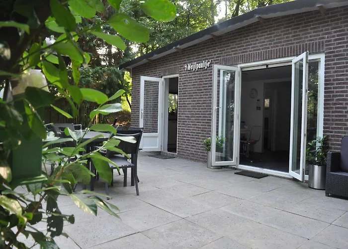 Cozy In Leenderbos With Hot Tub 別荘