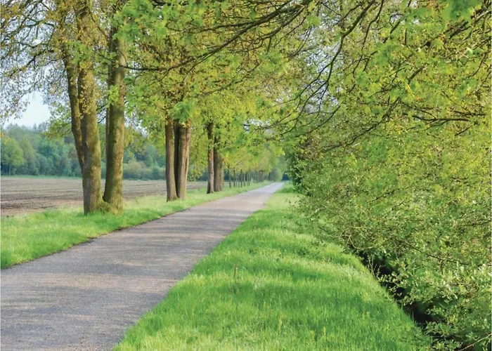 Cozy In Leenderbos With Hot Tub 別荘 *