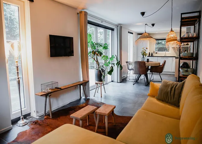 Cozy In Leenderbos With Hot Tub 別荘